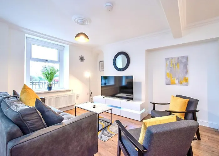Casa One Hundred - A Beautiful 4 Bed House On The Beach Front