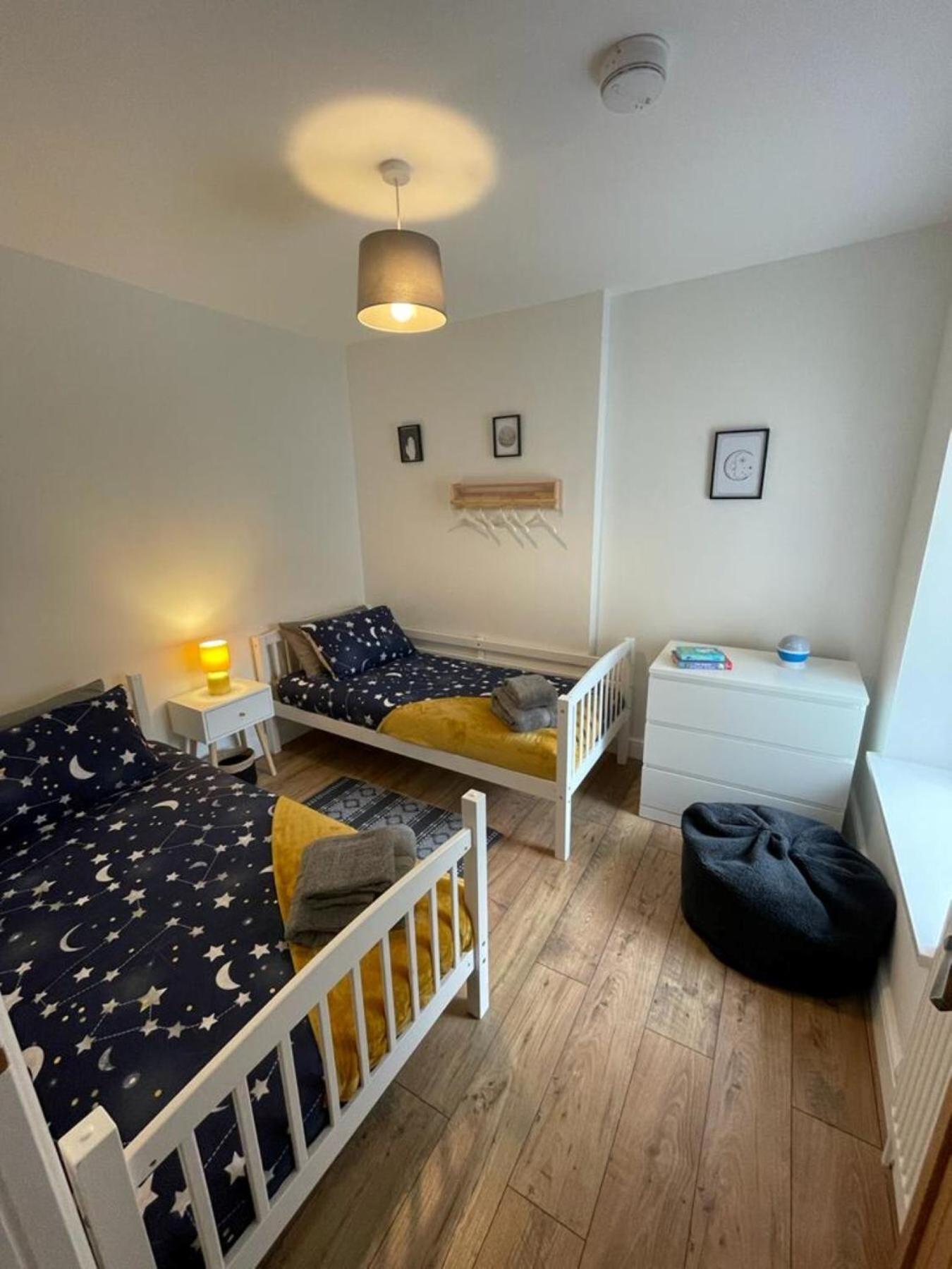 Casa One Hundred - A Beautiful 4 Bed House On The Front *
