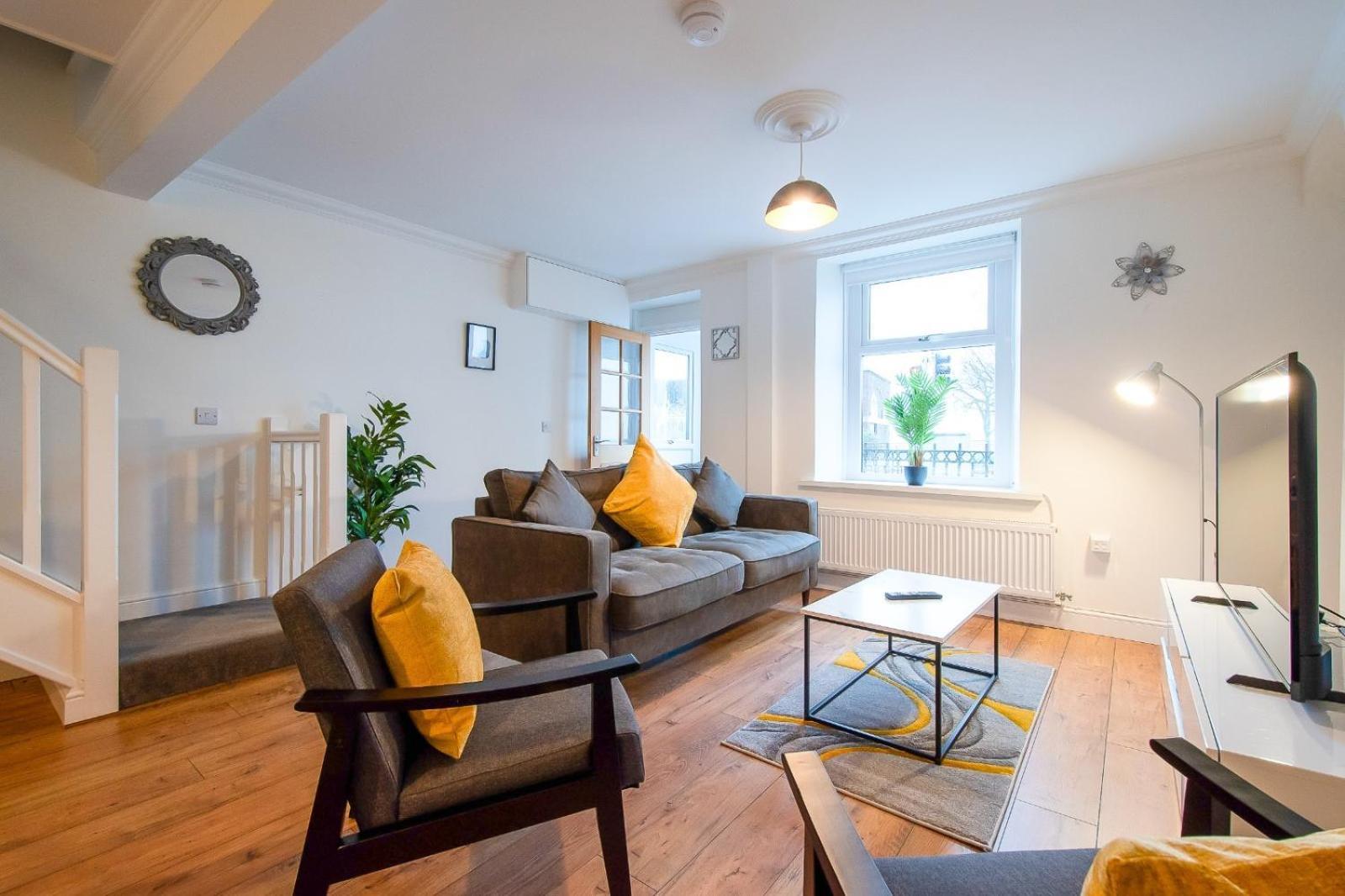 Casa One Hundred - A Beautiful 4 Bed House On The Front * Swansea