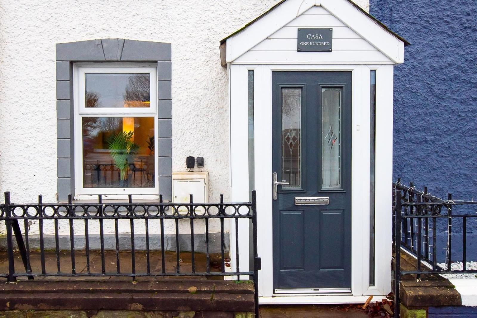 Casa One Hundred - A Beautiful 4 Bed House On The Front *