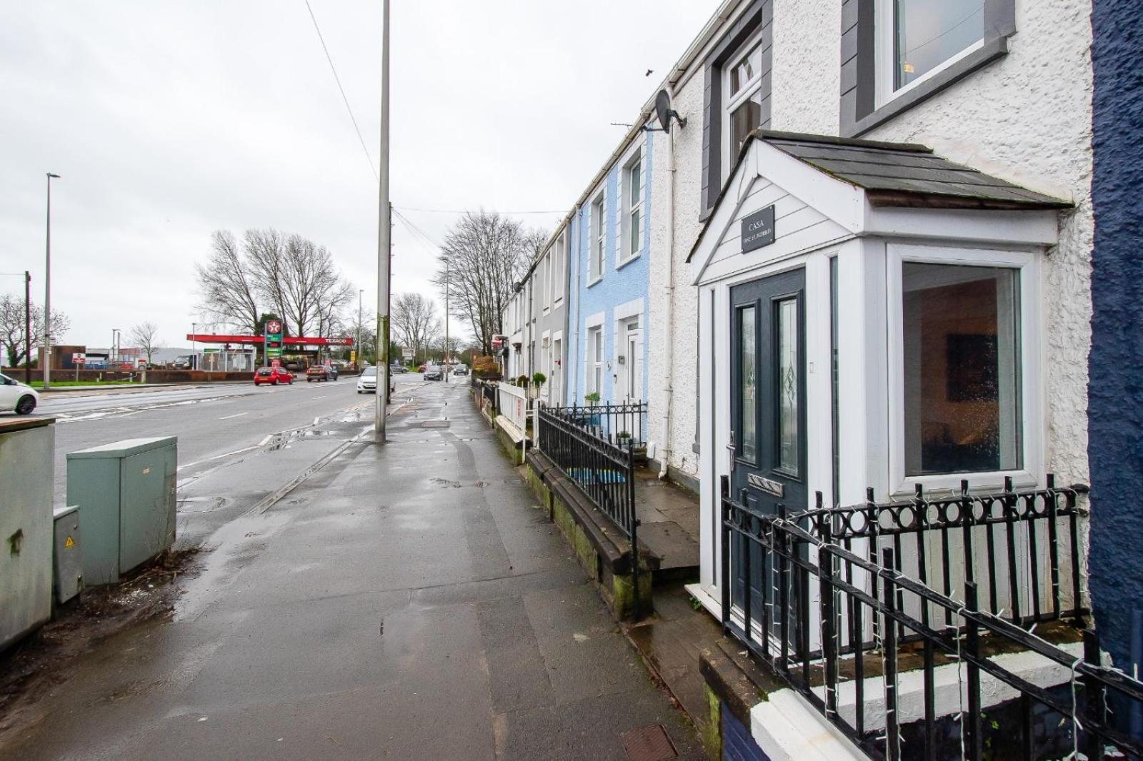 Casa One Hundred - A Beautiful 4 Bed House On The Front *