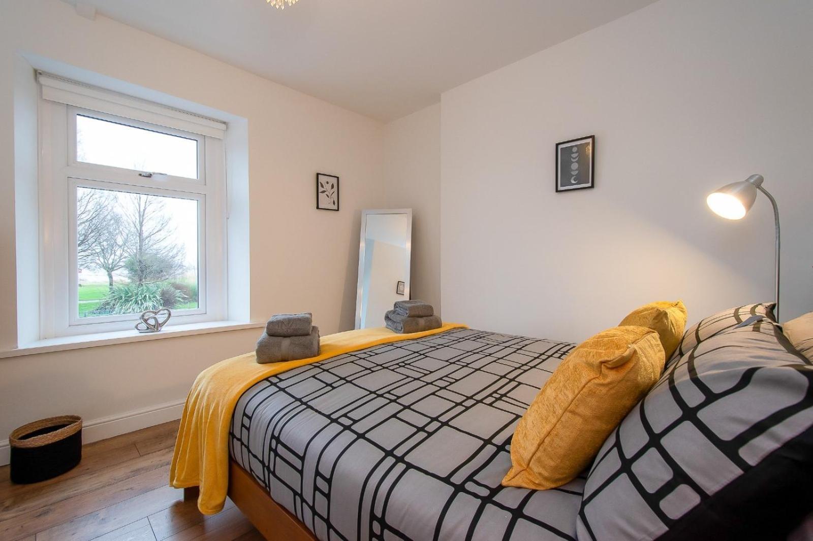 Casa One Hundred - A Beautiful 4 Bed House On The Front * Swansea