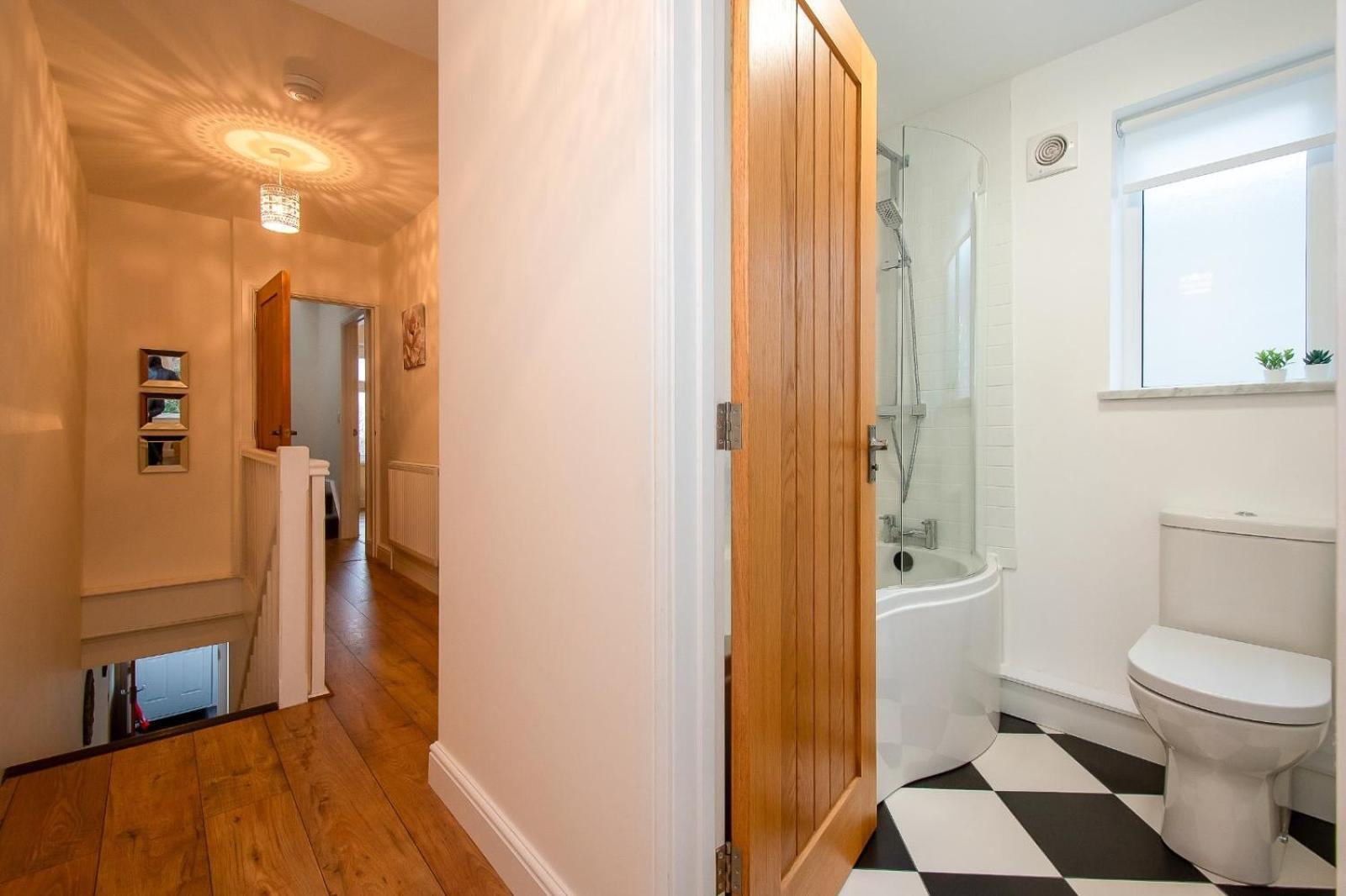 Casa One Hundred - A Beautiful 4 Bed House On The Front Holiday home Swansea