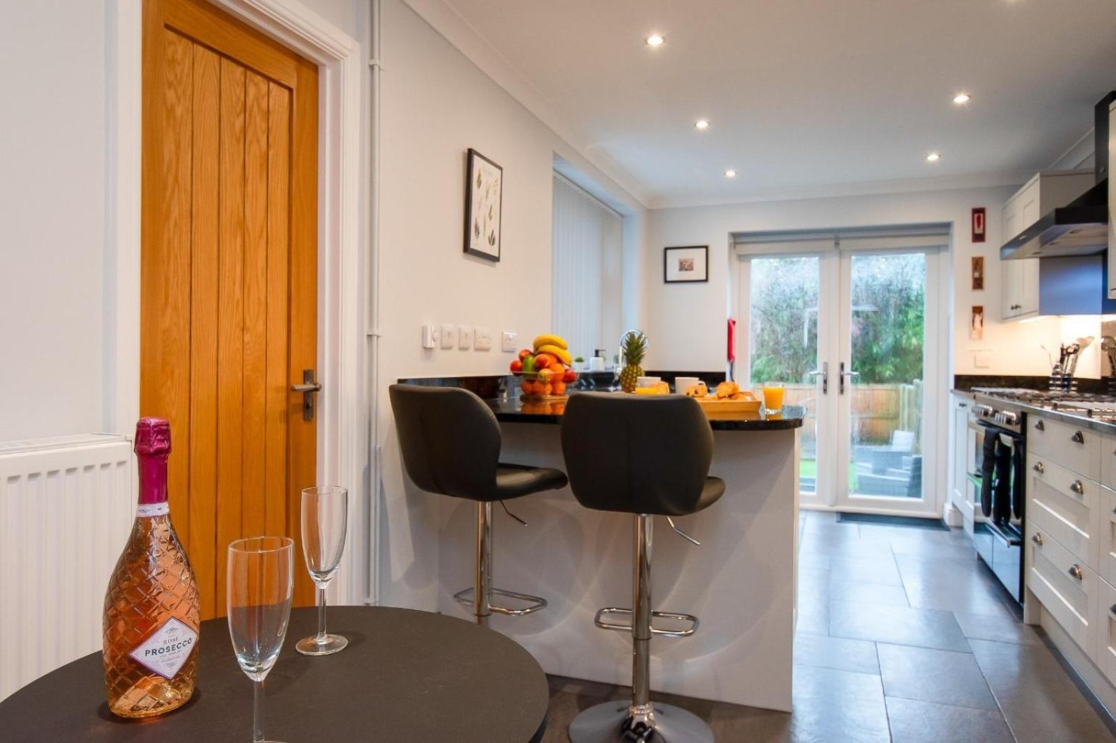 Casa One Hundred - A Beautiful 4 Bed House On The Front * Swansea
