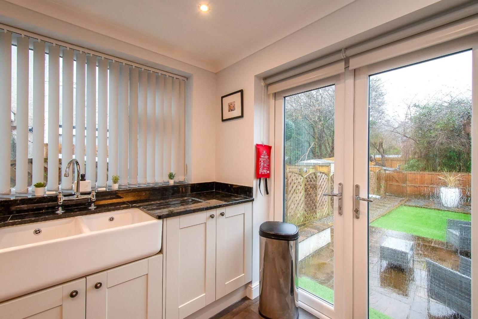 Casa One Hundred - A Beautiful 4 Bed House On The Front