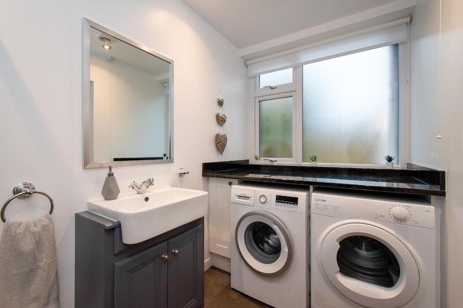 Casa One Hundred - A Beautiful 4 Bed House On The Front * Swansea