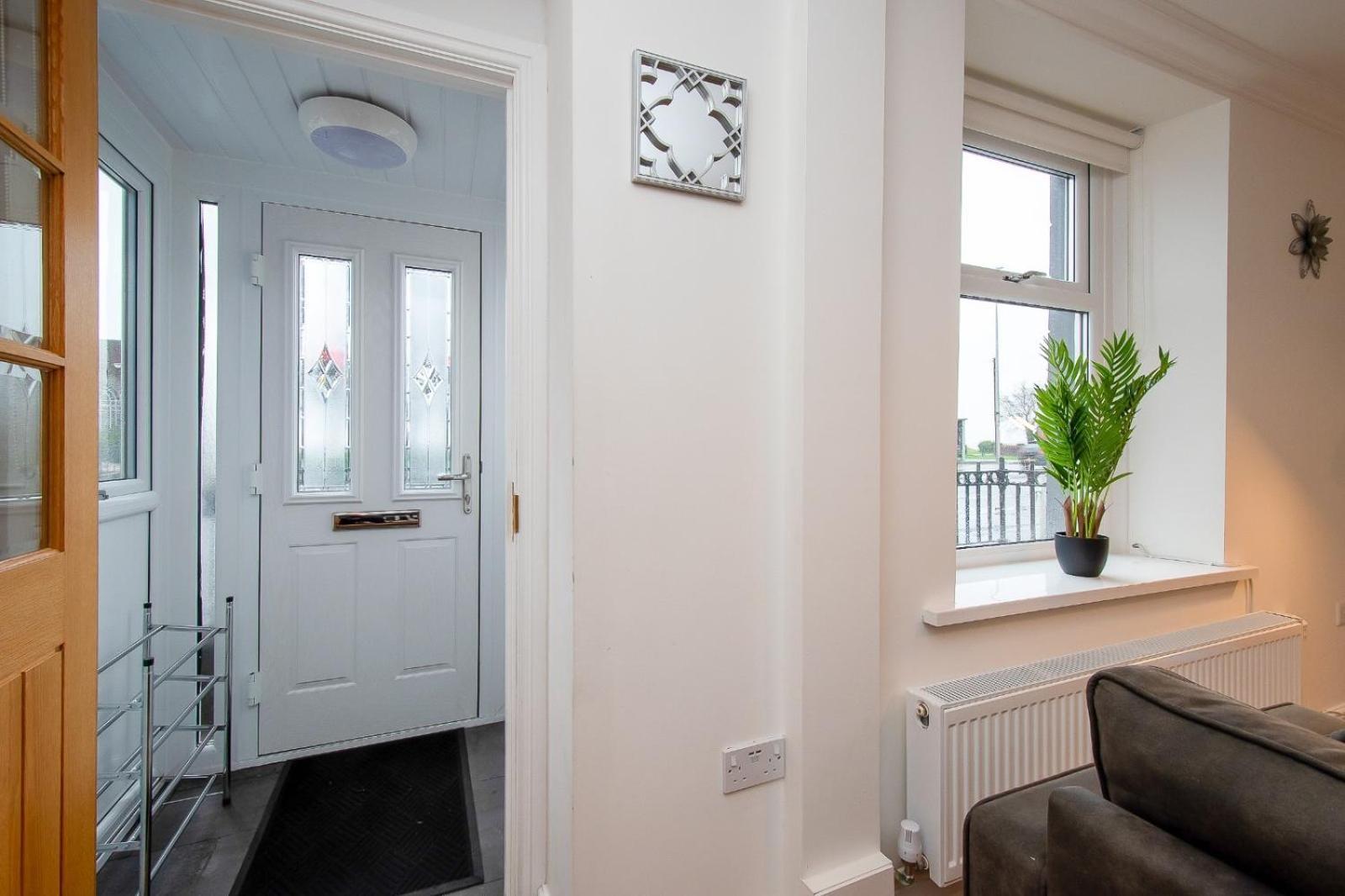 Casa One Hundred - A Beautiful 4 Bed House On The Front *