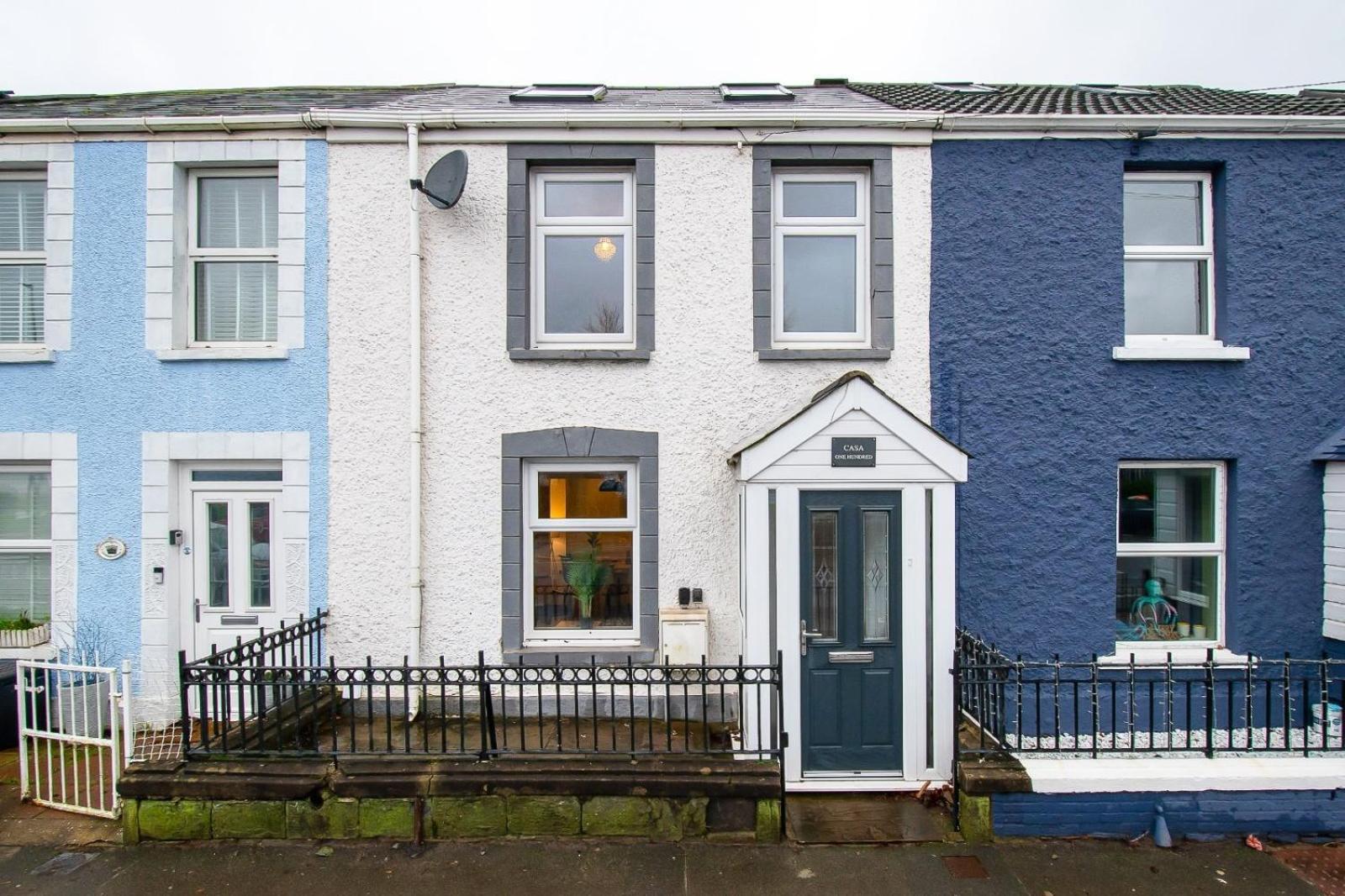 Casa One Hundred - A Beautiful 4 Bed House On The Front Holiday home *