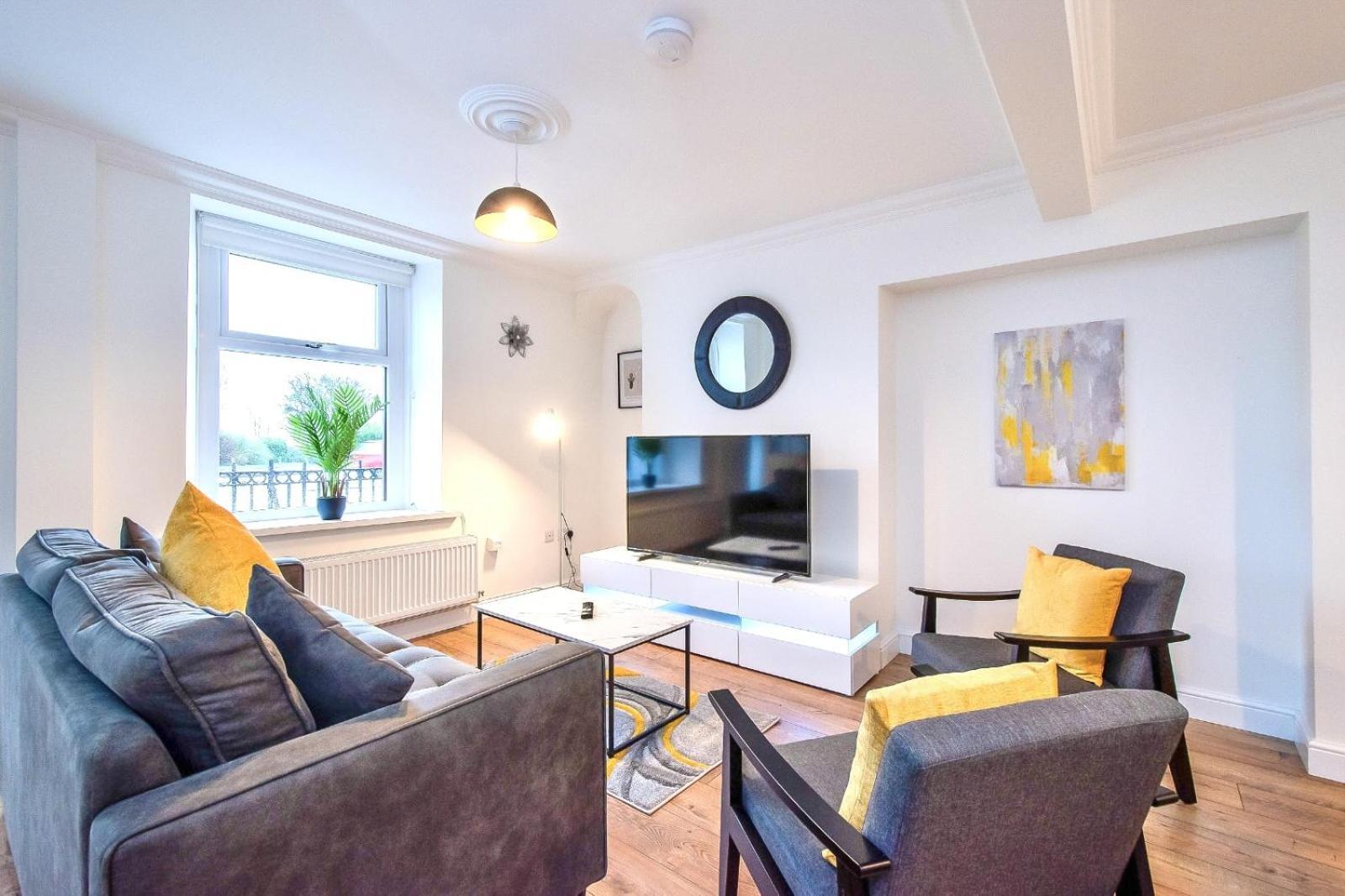 Casa One Hundred - A Beautiful 4 Bed House On The Front Holiday home Swansea